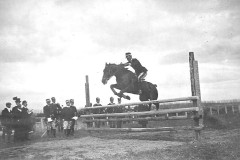 1911-Concorso-ippico-di-Tor-di-Quinto-Caprilli-vince-lelevazione