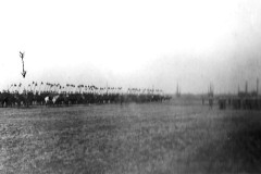 1917-dicembre-Incontro-dei-lanceri-di-Novara-con-la-compagnia-Mitraglieri-del-Duca-di-Bergamo
