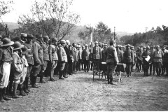 1917-maggio-Il-generale-Cascino-premia-sul-campo-i-valorosi-della-Brg.-Avellino-3
